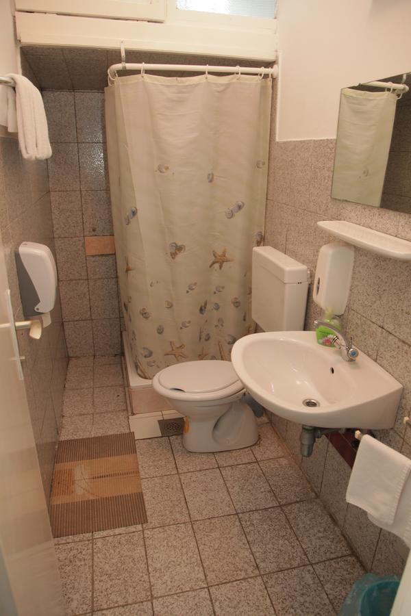 Dck Rooms กอสเตรนา ภายนอก รูปภาพ